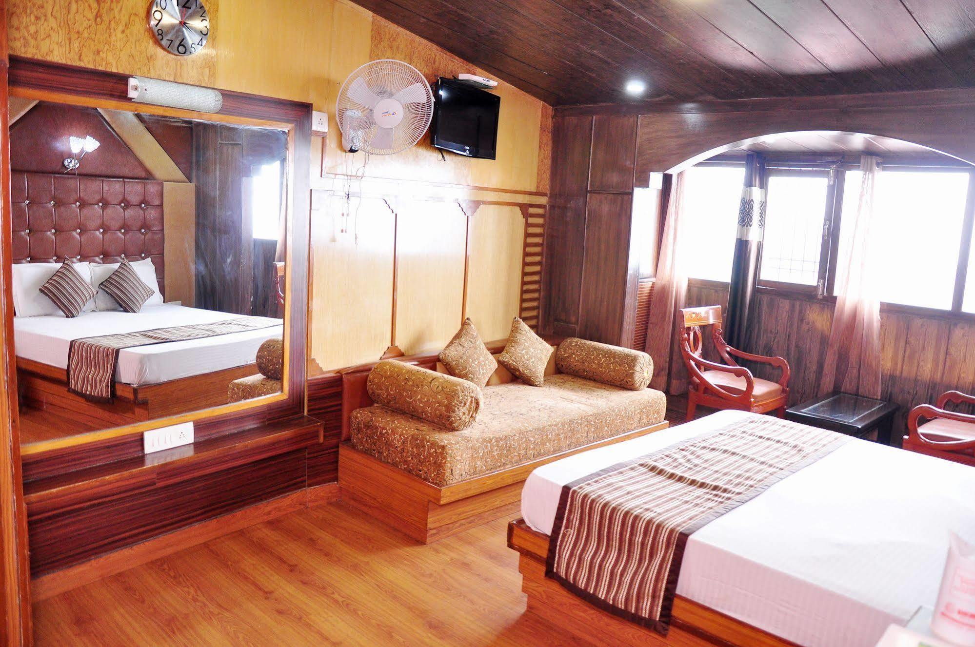 Hotel Sidharath Шимла Екстериор снимка
