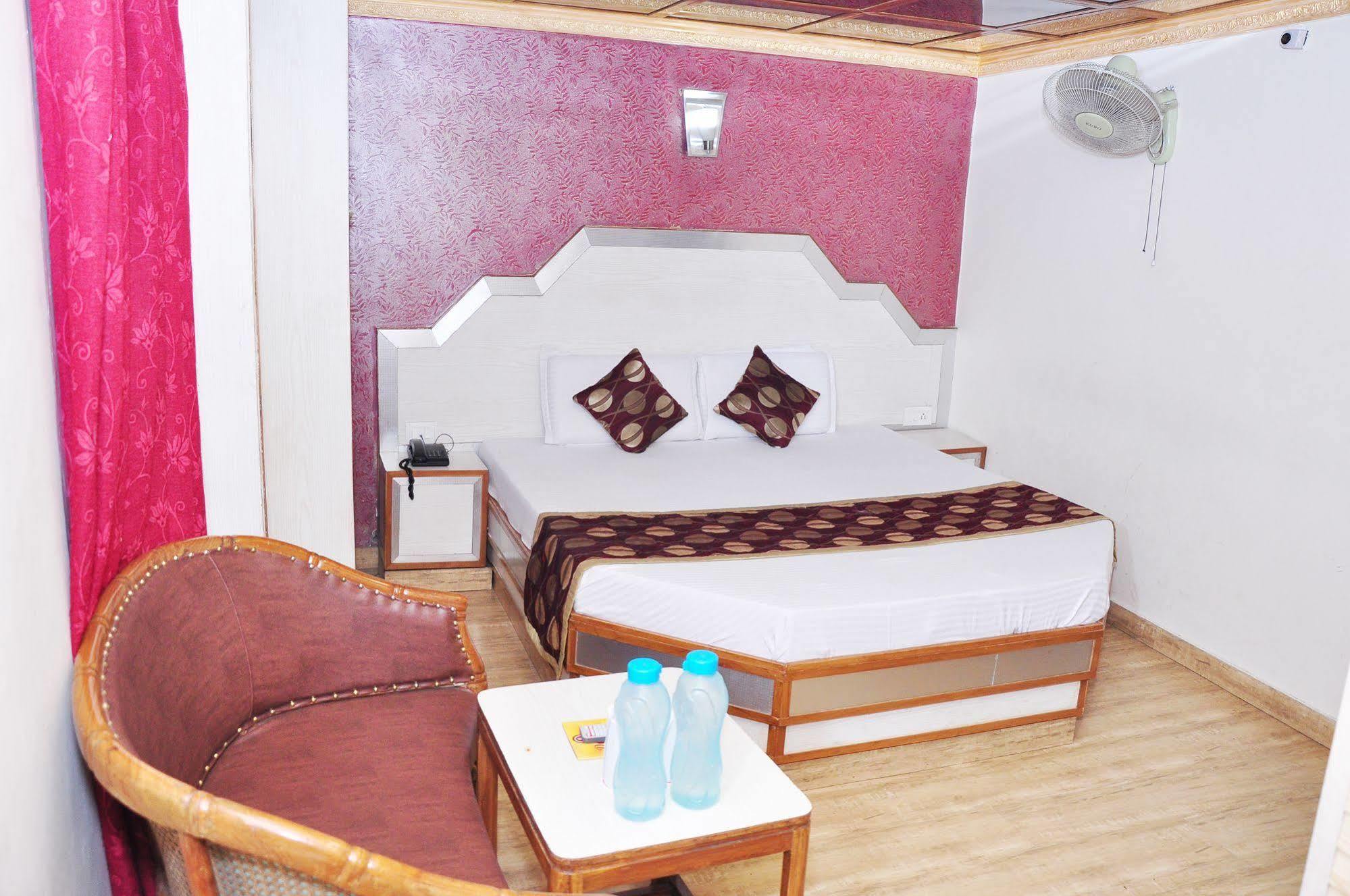 Hotel Sidharath Шимла Екстериор снимка