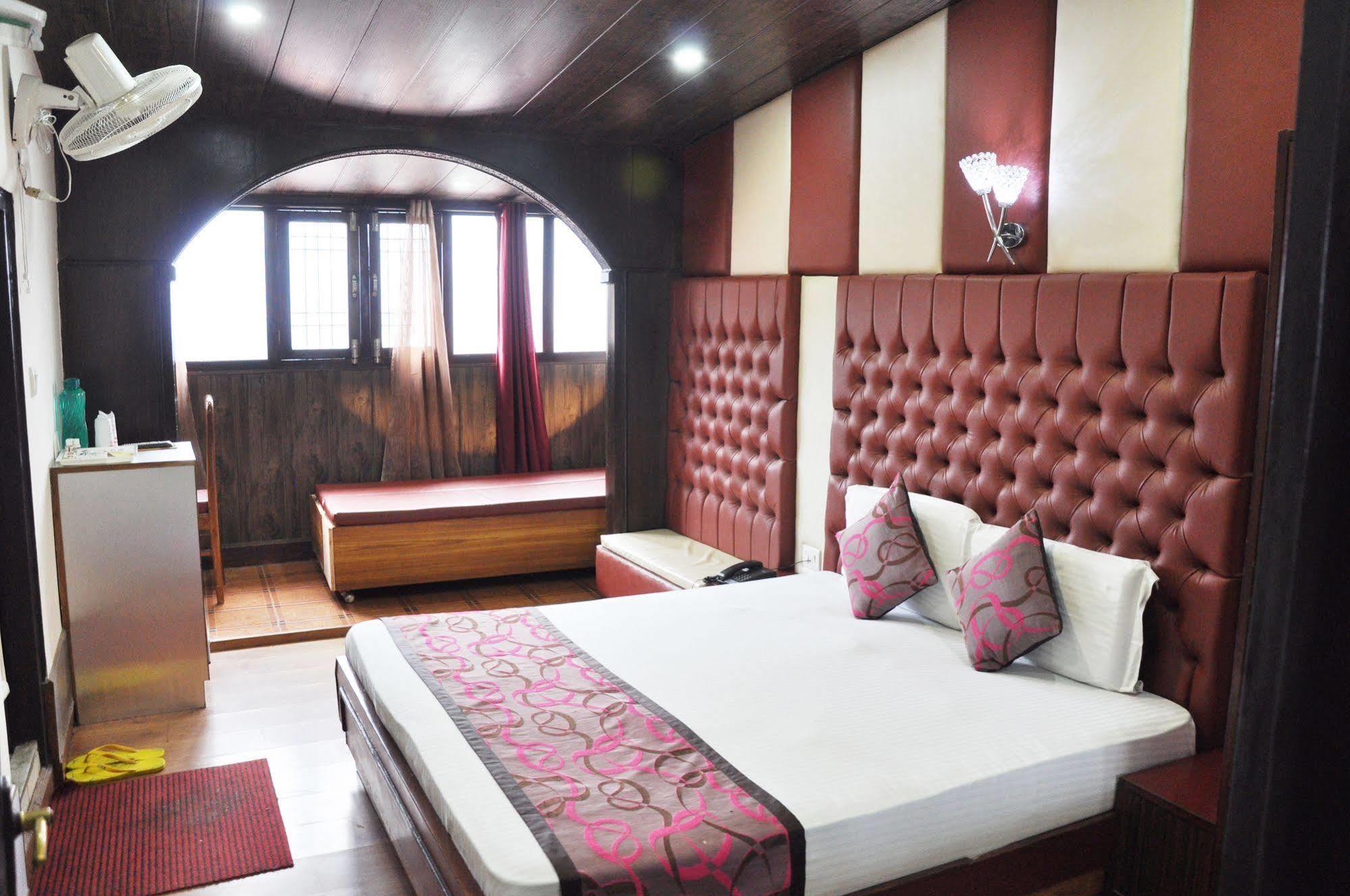Hotel Sidharath Шимла Екстериор снимка