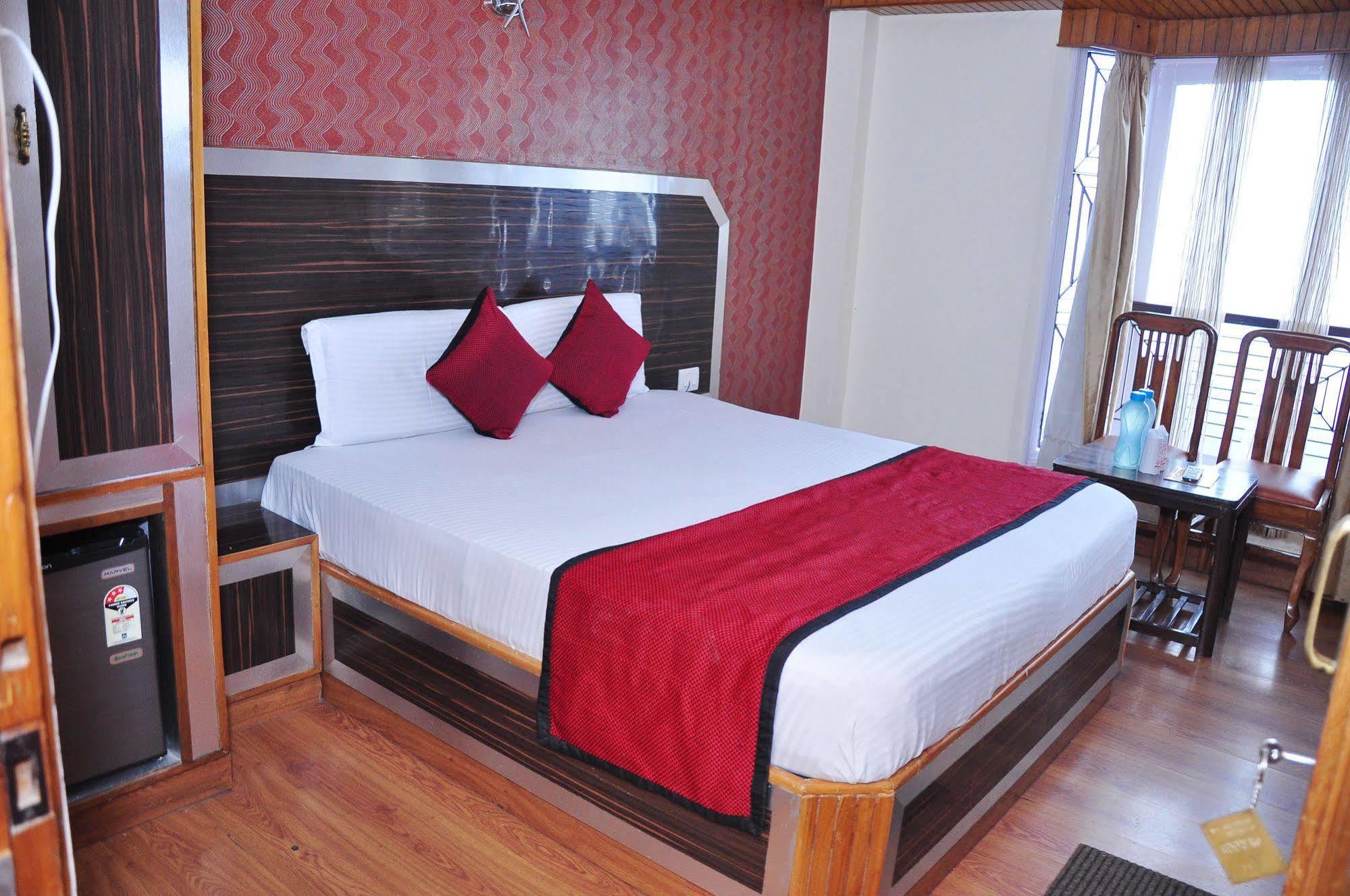 Hotel Sidharath Шимла Екстериор снимка