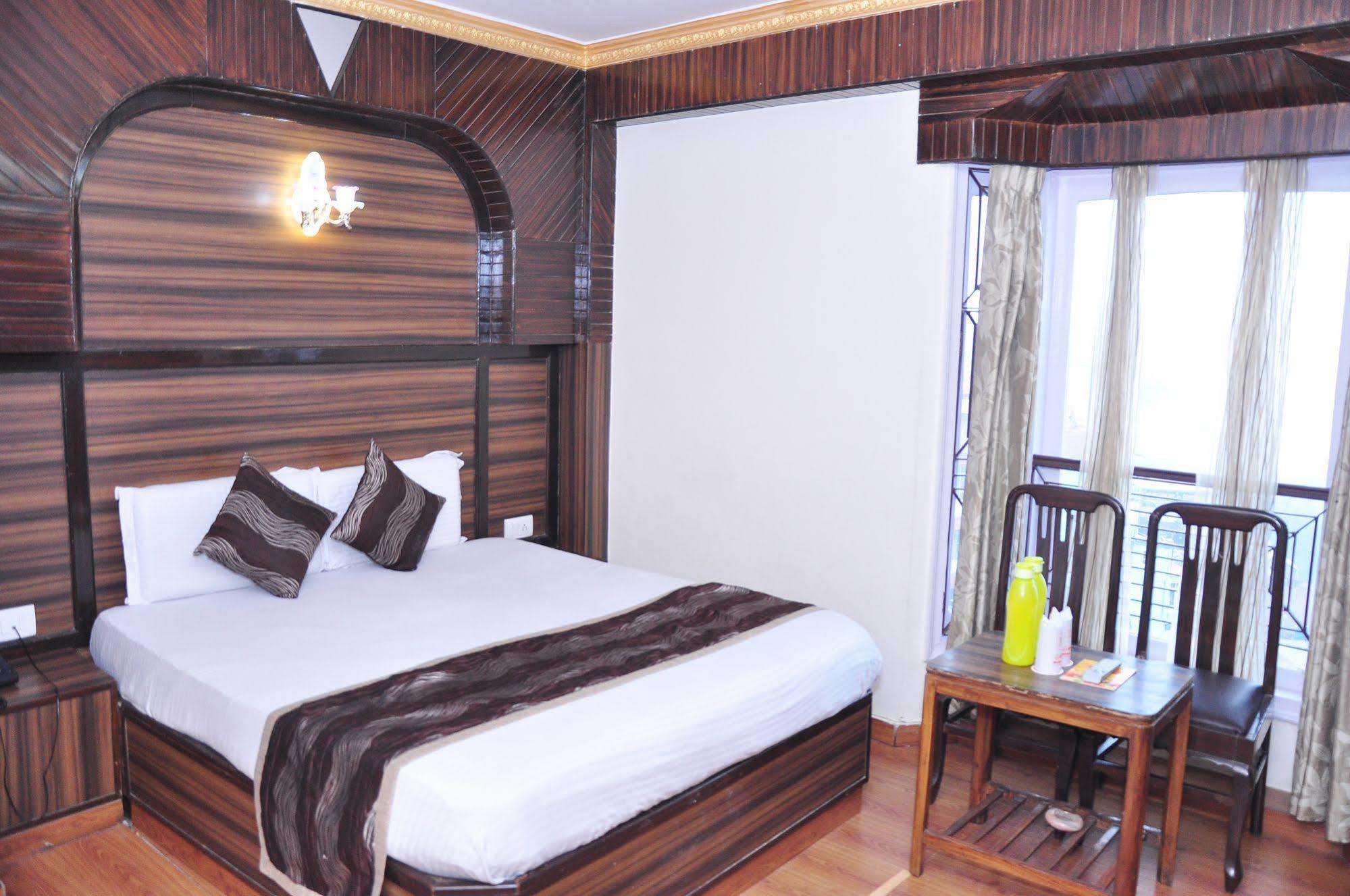 Hotel Sidharath Шимла Екстериор снимка