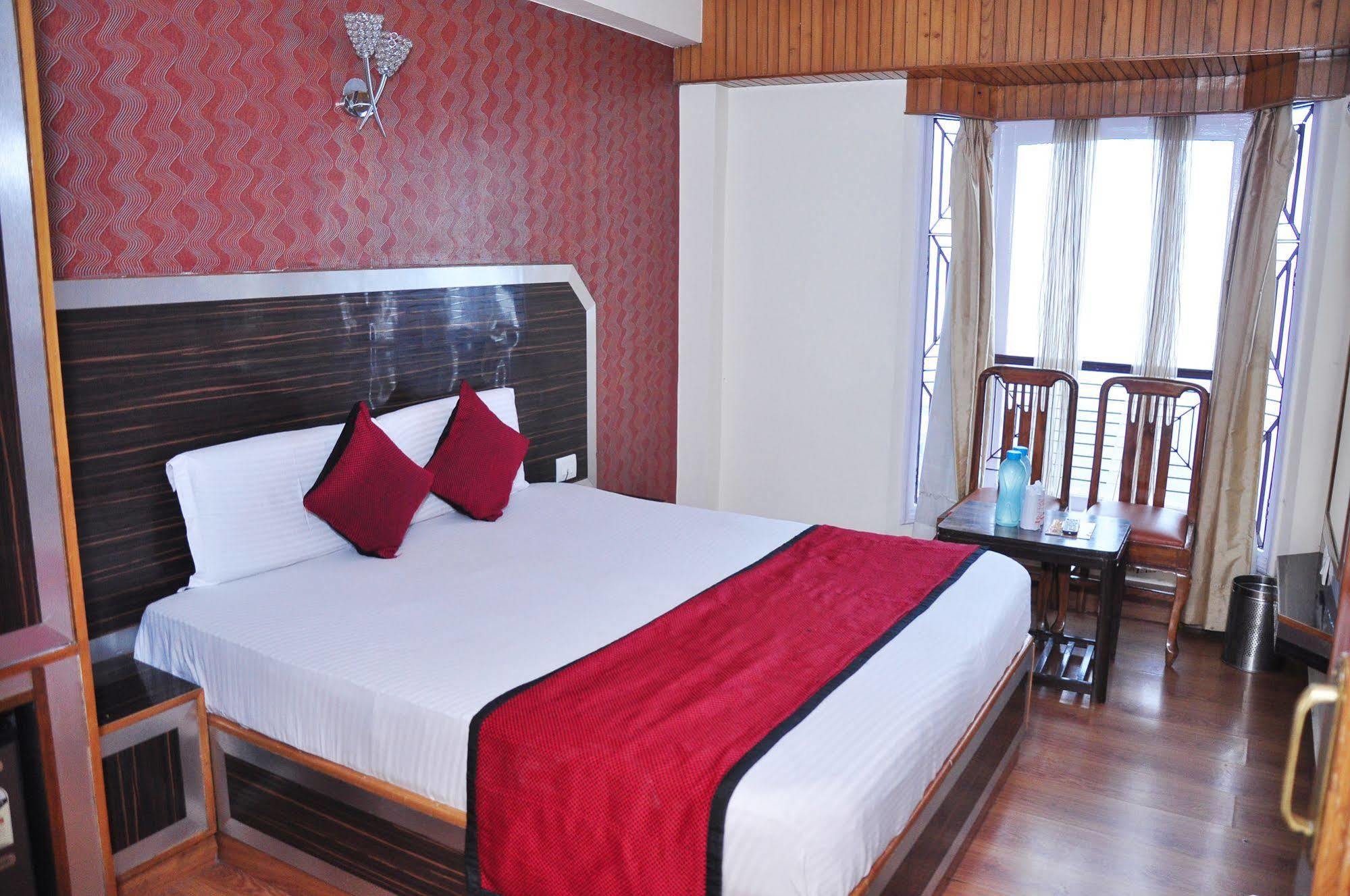 Hotel Sidharath Шимла Екстериор снимка