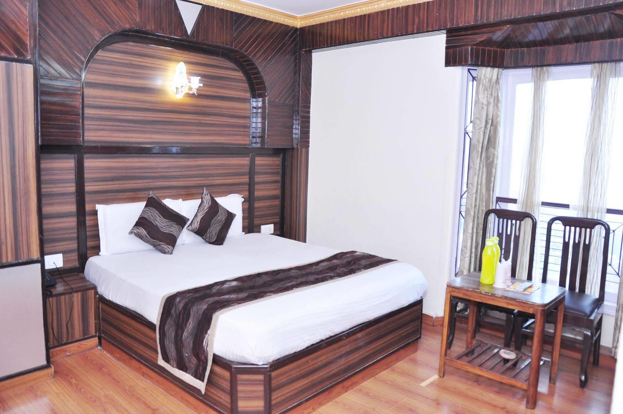 Hotel Sidharath Шимла Екстериор снимка