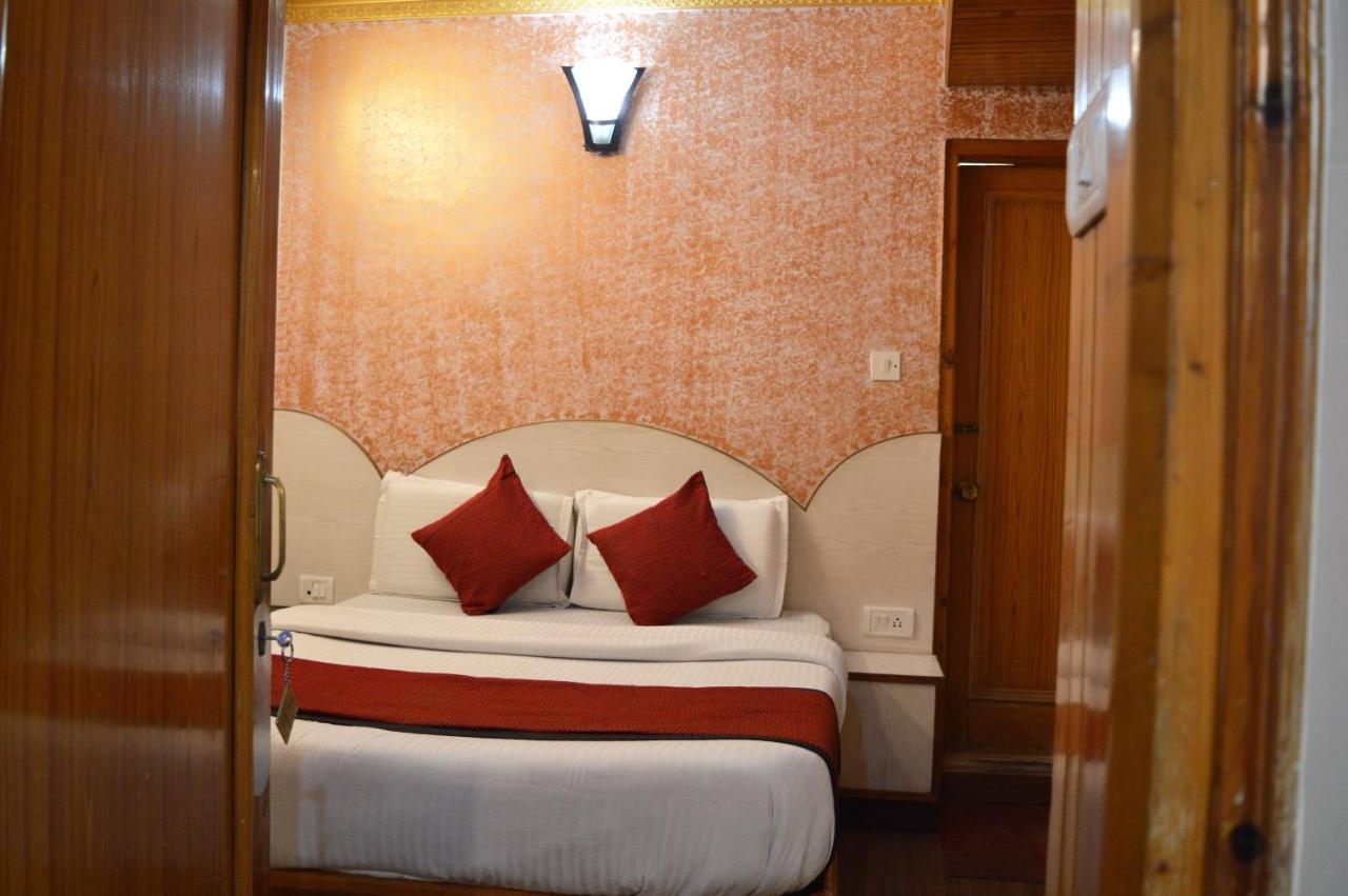 Hotel Sidharath Шимла Екстериор снимка